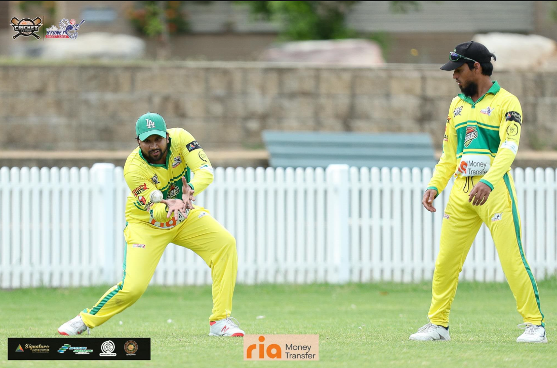 Sydney Chargers fielding during a match